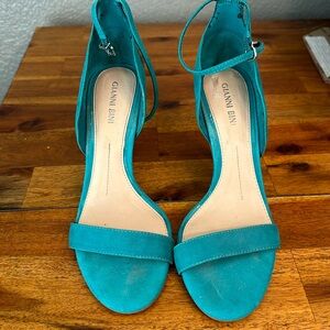 EUC Size 7 - Gianni Bini teal suede heels